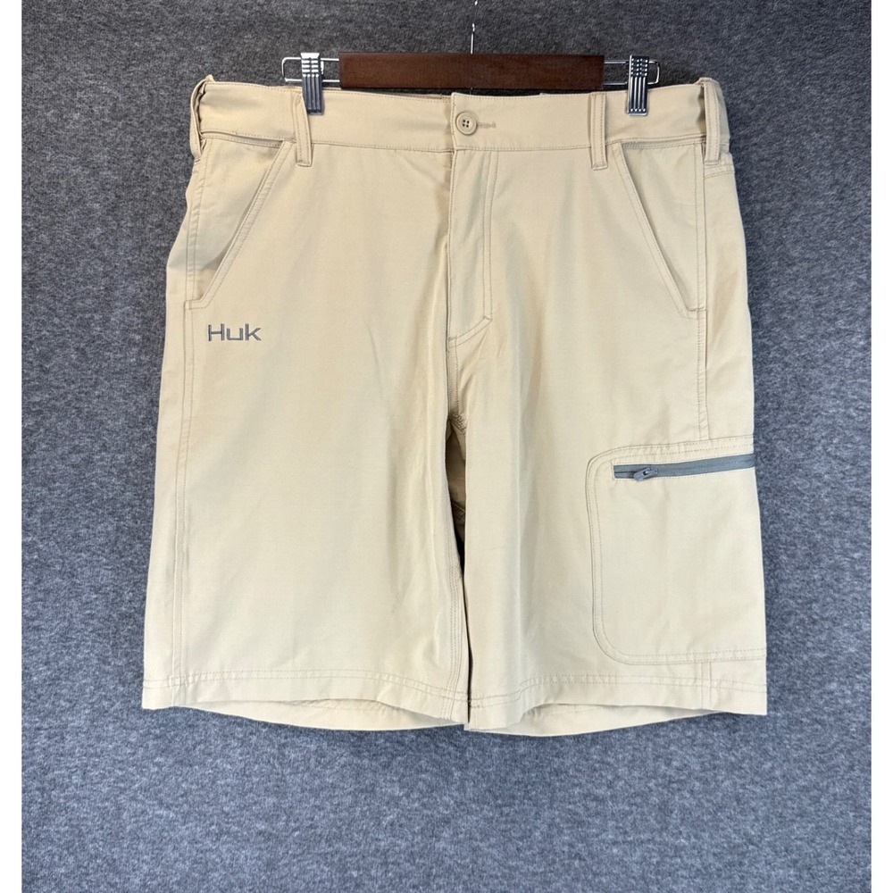 Huk Fishing Shorts Mens M Tan Performance Vented Stretch Cargo Pockets Utility